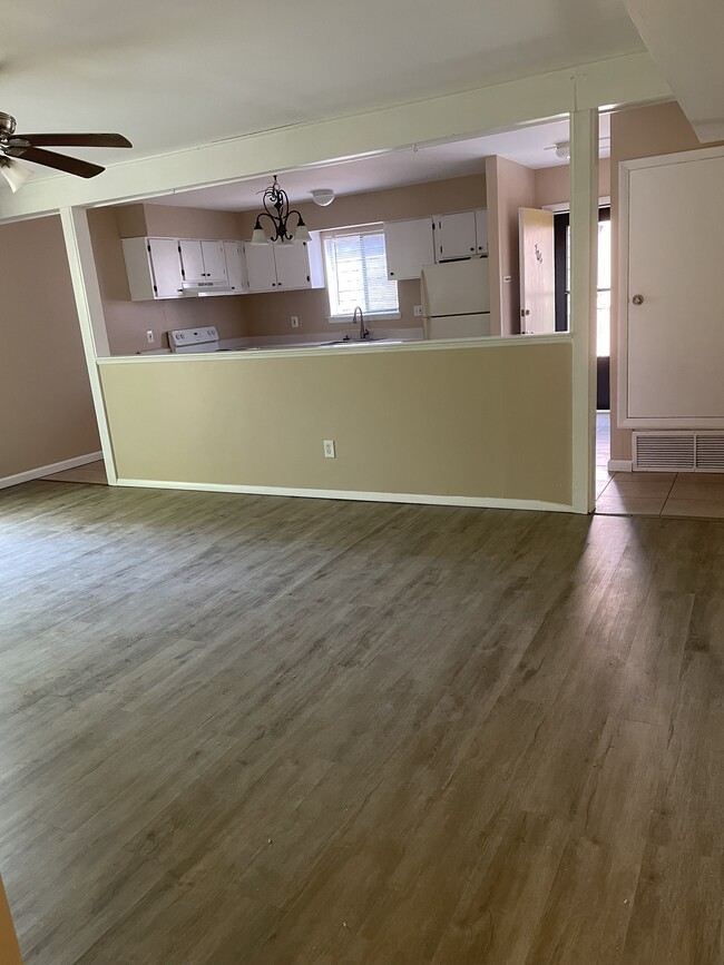 Building Photo - 706 Meadow Woods Ln