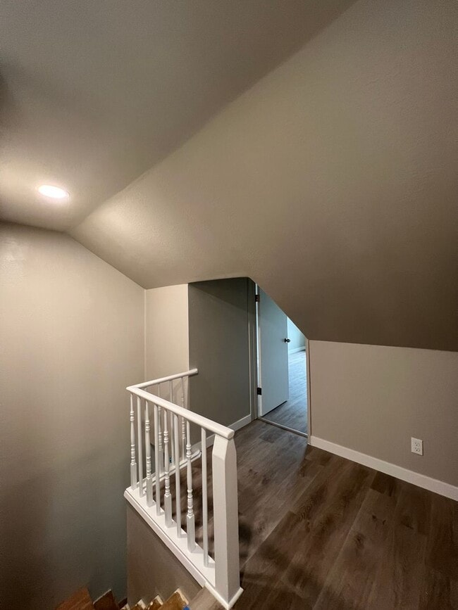 Building Photo - $500 OFF Move in Costs!!