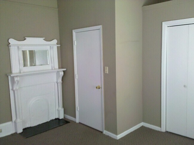 Building Photo - 1007 Curran St NW