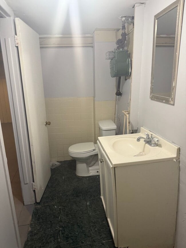 Building Photo - 3bd Single Warner Rd Area Cash Pay/Section 8