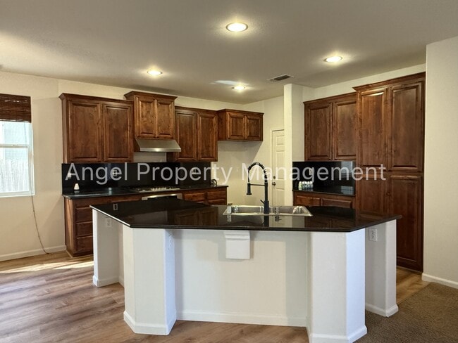 Building Photo - 3055 Brunnet Ln