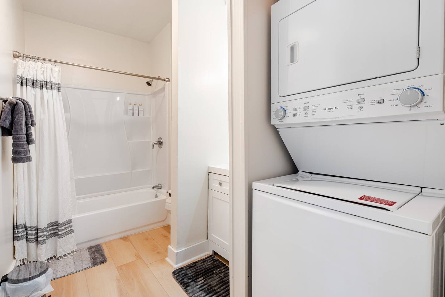 Building Photo - 3718 Live Oak St