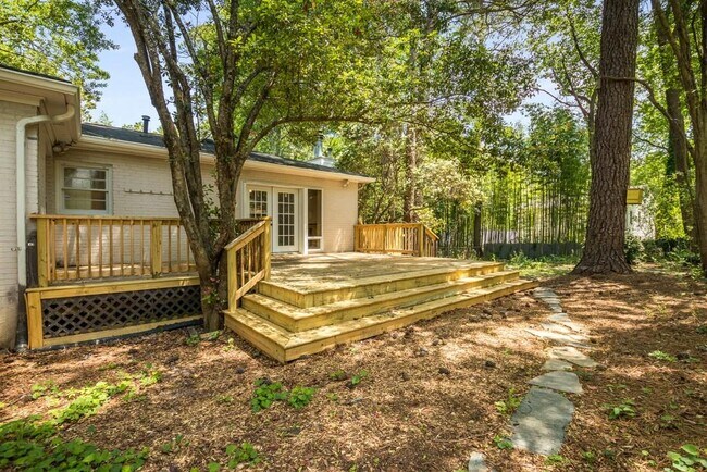 Building Photo - 1243 Spring Valley Ln NE