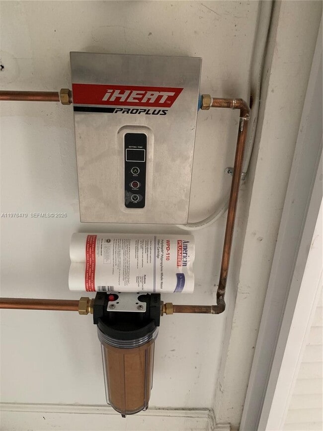 Building Photo - 570 S Park Rd