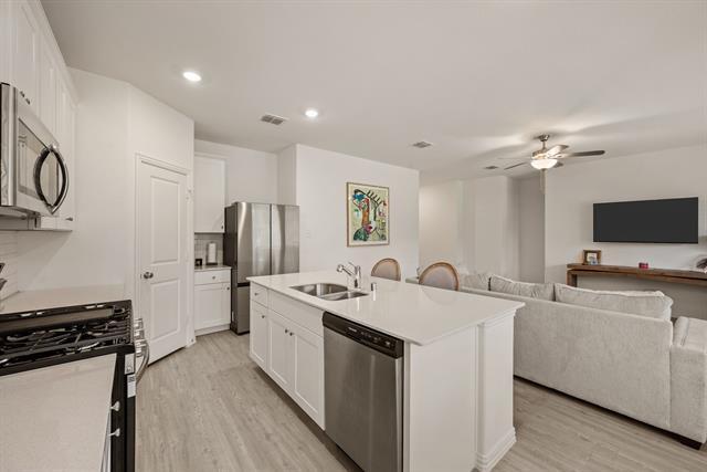 Building Photo - 3200 Willow Ter Ln