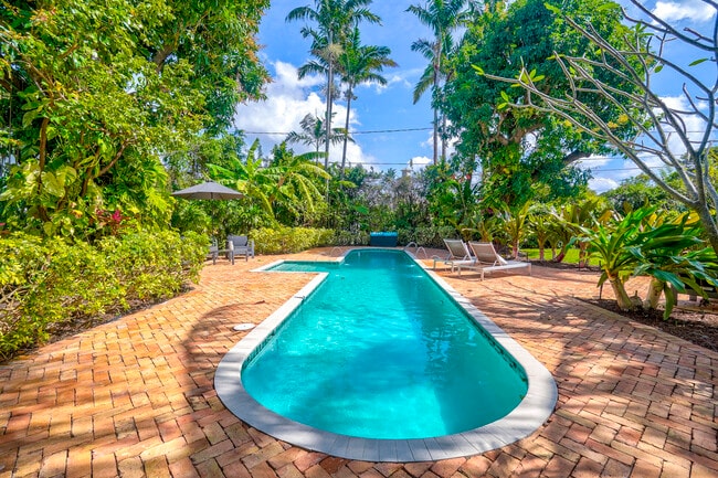 Building Photo - 411 26th St