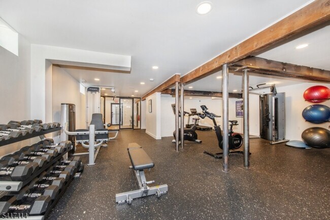 Building Photo - 376 Claremont Ave