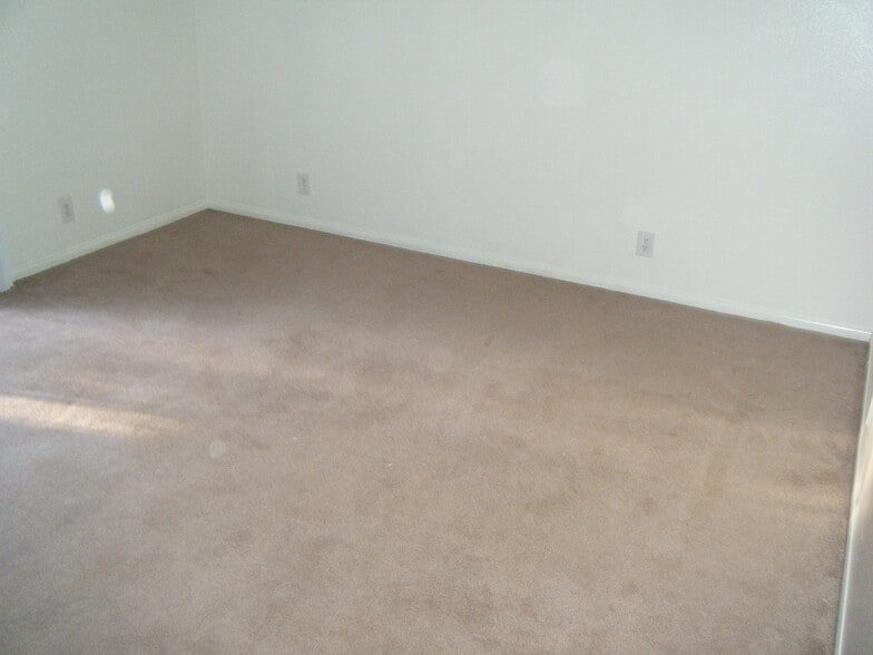 Middle Bedroom 1 - 5723 Stansbury Ave