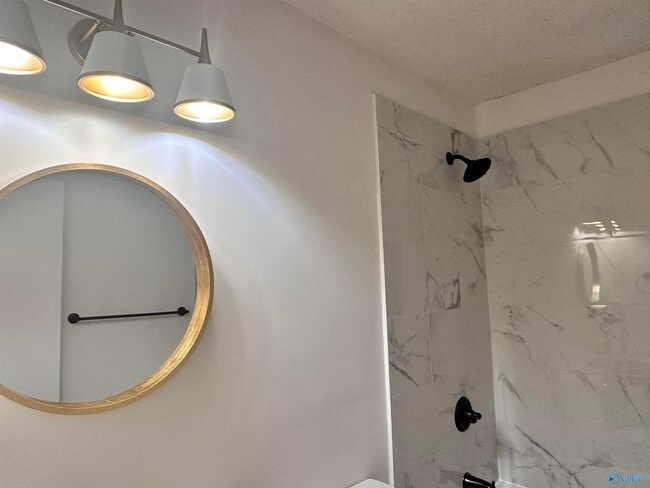 Building Photo - 9727 Wallwood Dr SE