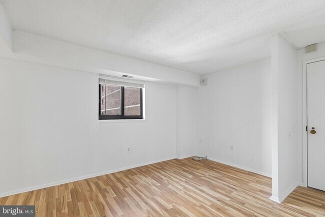 Building Photo - 1420 Locust St