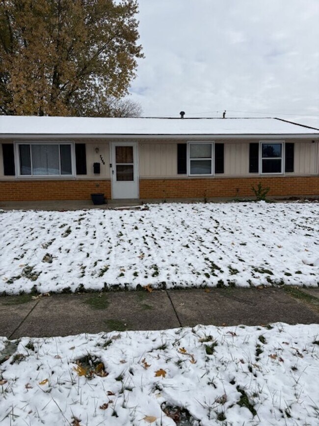 Building Photo - 3 Bedroom, 1 1/2 Bath Home in Huber Heights
