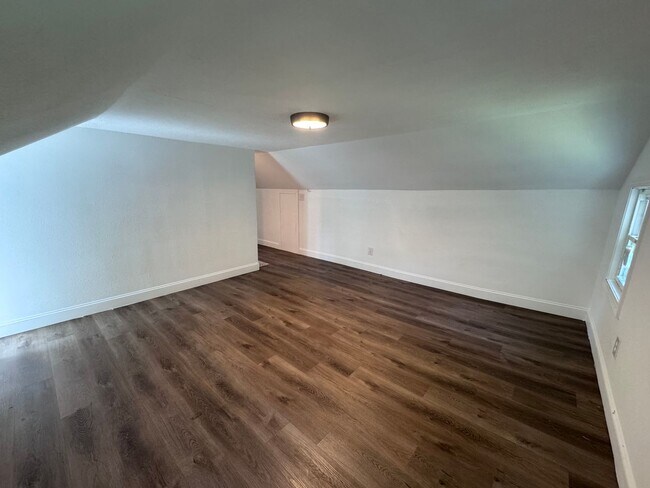 Building Photo - 922 S 27th St