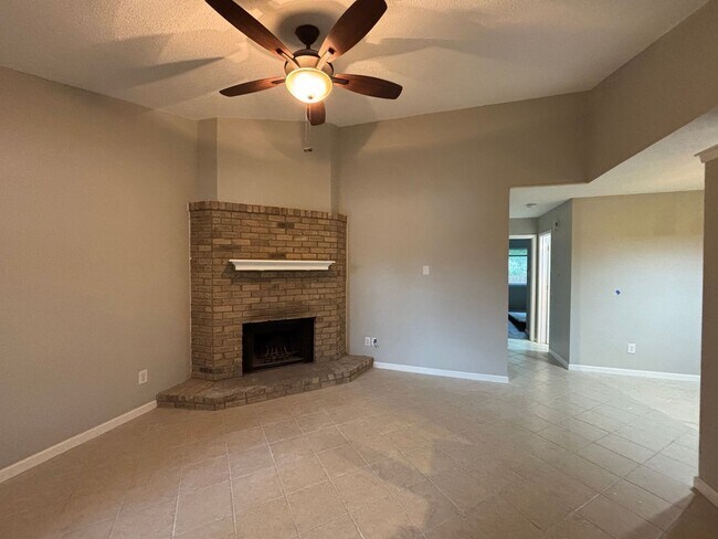 Building Photo - 213-215-215 Greenlawn Blvd