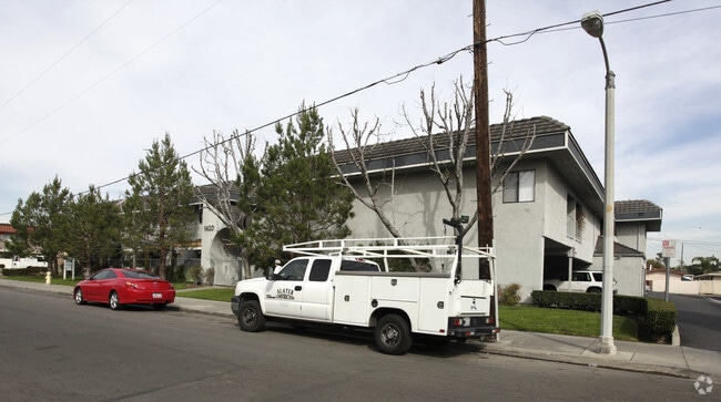 Building Photo - The Mayflower Townhouse Apartments