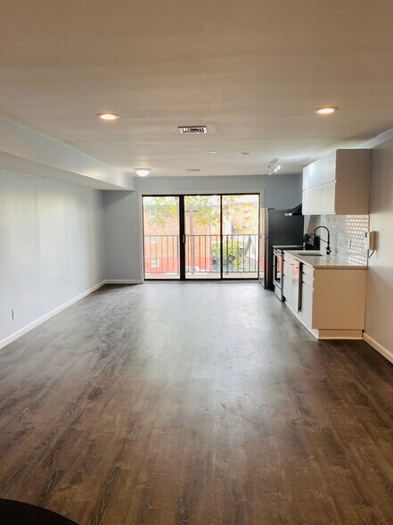 Building Photo - 9249 Kennedy Blvd