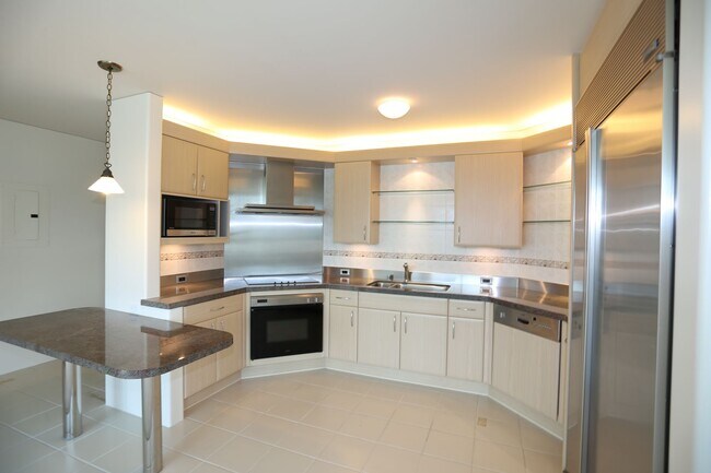 Building Photo - Hawaiki Tower - 2 bedroom, 2 bath with 2 c...