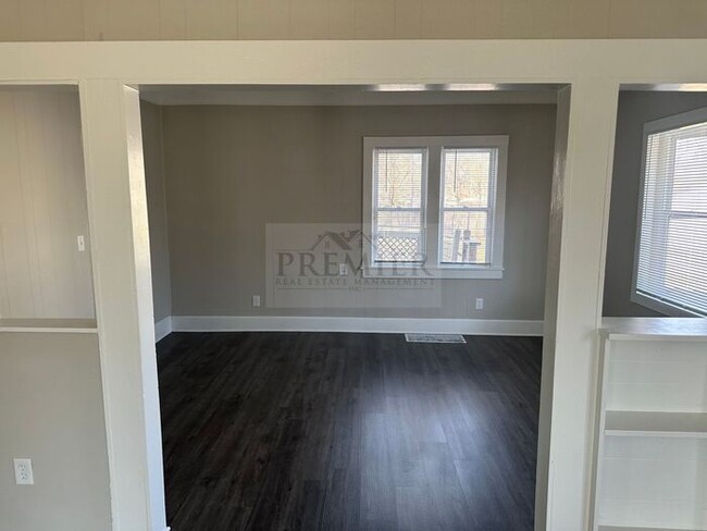 Building Photo - 304 E Monroe St Buckner MO 64016 - 4 bed/ ...