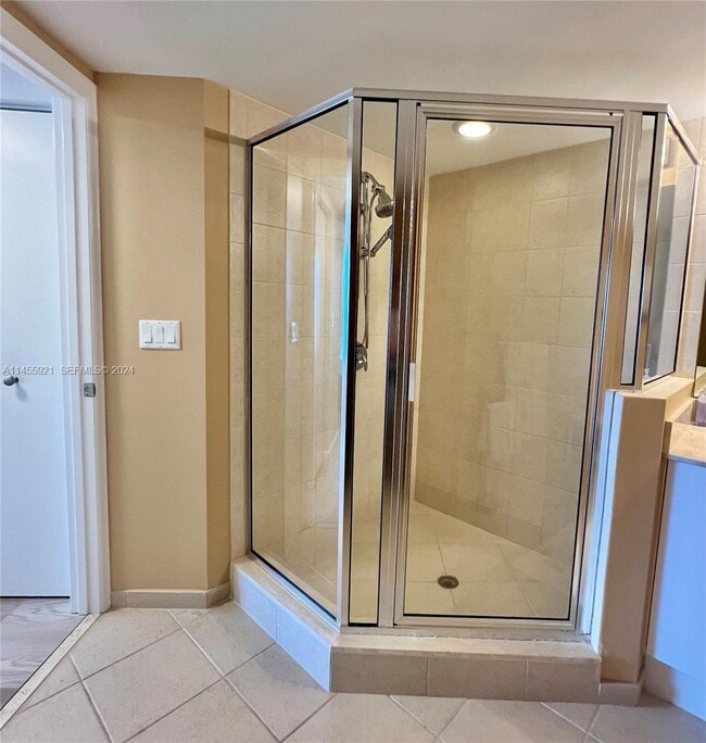 Building Photo - 16699 Collins Ave