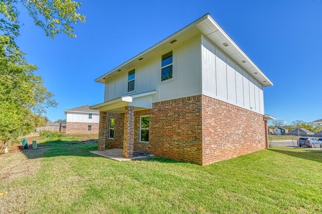 Building Photo - Brand New Construction!  Lawn care included!