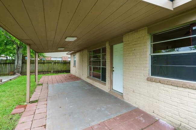 Building Photo - 9919 Overview Dr