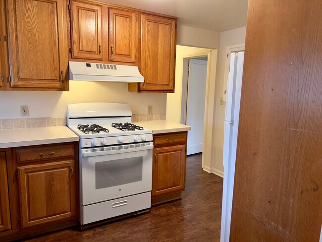 Kitchen - 4705 Ardmore Ave