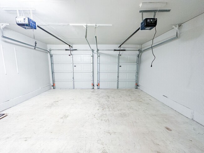 Building Photo - Beautiful 3 Bedroom - 1.5 Bathroom in Must...