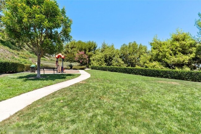 Building Photo - Beautiful 4 bedroom home in heart of Aliso...