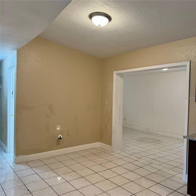 Building Photo - 5715 Elon Dr