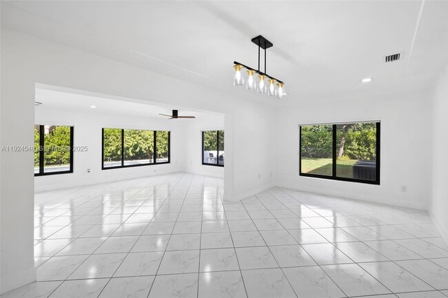 Building Photo - 743 Aledo Ave