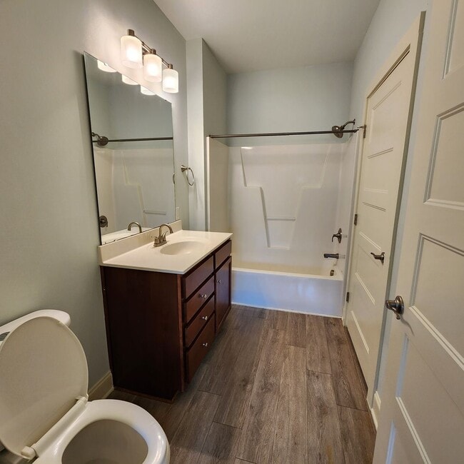 Building Photo - 2 Bedroom North Raleigh for rent