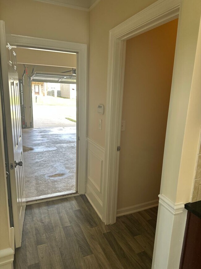 Building Photo - 4 Bedrooms, 3 Bathrooms - Home in Stockbri...