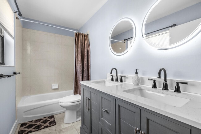 Building Photo - 2083 NE Collins Cir