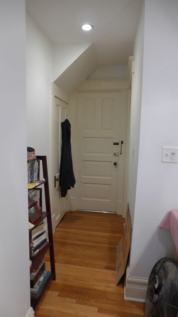 Building Photo - 136 Elgin Ave