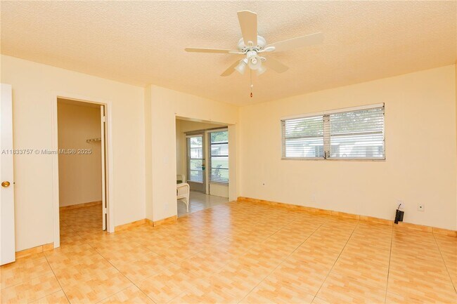 Building Photo - 1055 NW 83rd Ave