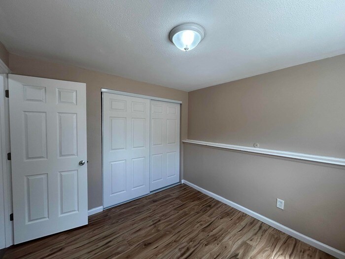 Building Photo - 1709 Hampton S