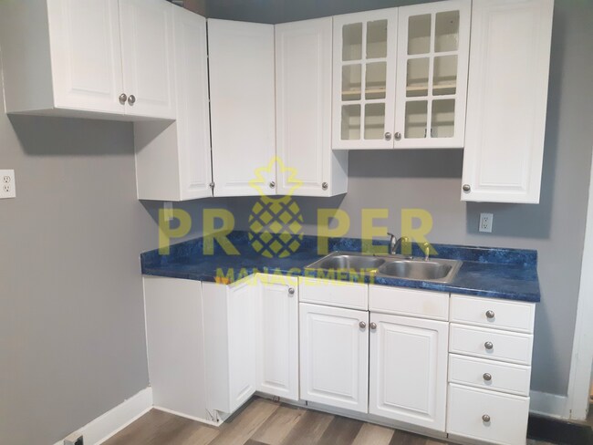 Building Photo - Beautiful 2 bedroom 1 bathroom house with ...