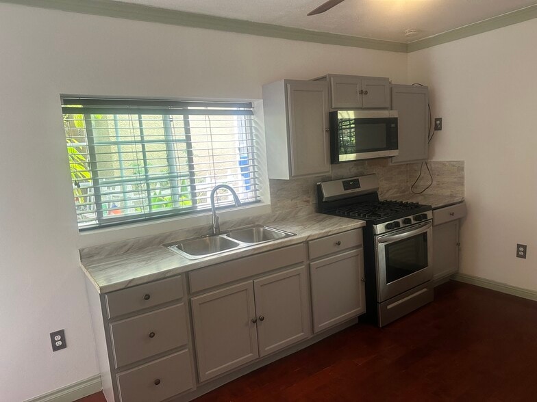 Building Photo - 5459 Martin St