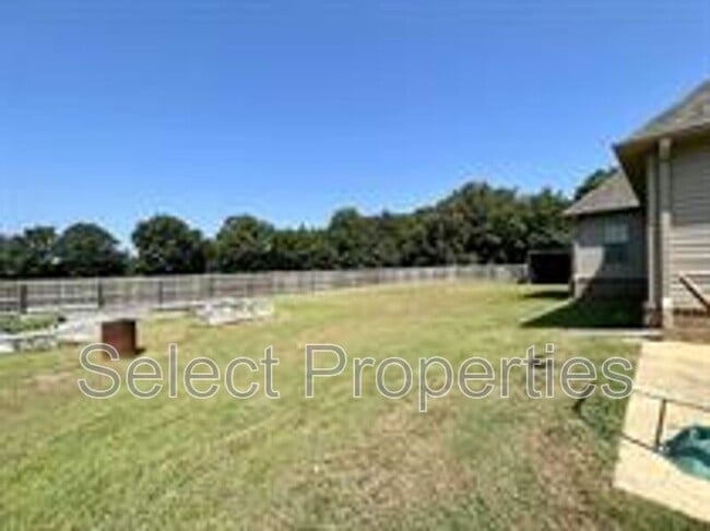 Building Photo - 201 County Rd 4063