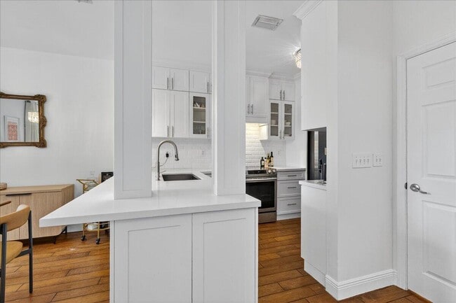 Building Photo - 3544 Lakewood Pl