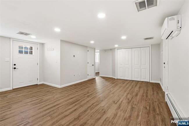 Building Photo - 202 Knox Ave