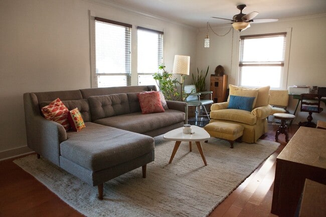 Building Photo - 2 Bed/ 1 Bath Cottage in East Nashville, Walking Distance to Riverside Village, Fenced Yard