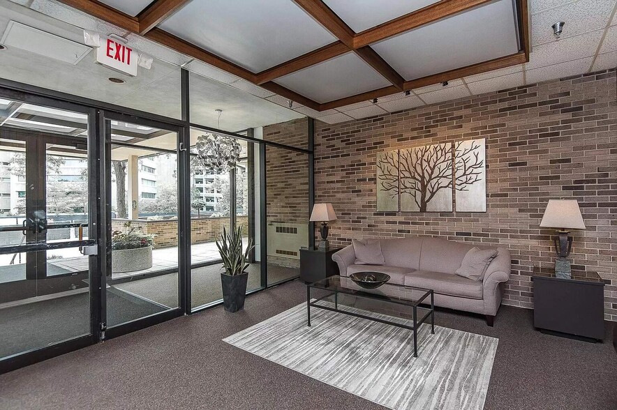 Lobby - 207 5th Ave SW #308