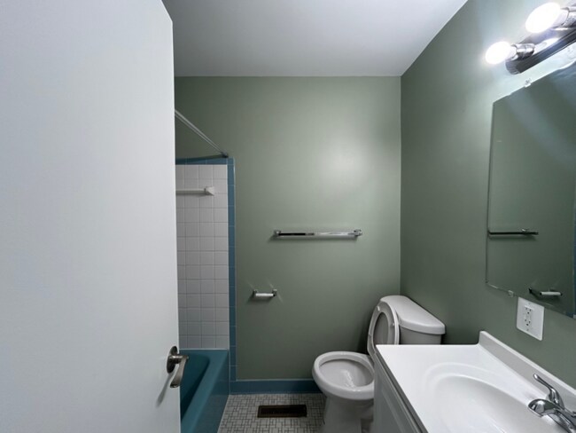 Building Photo - 2 Bedroom 2 Bathroom Condo
