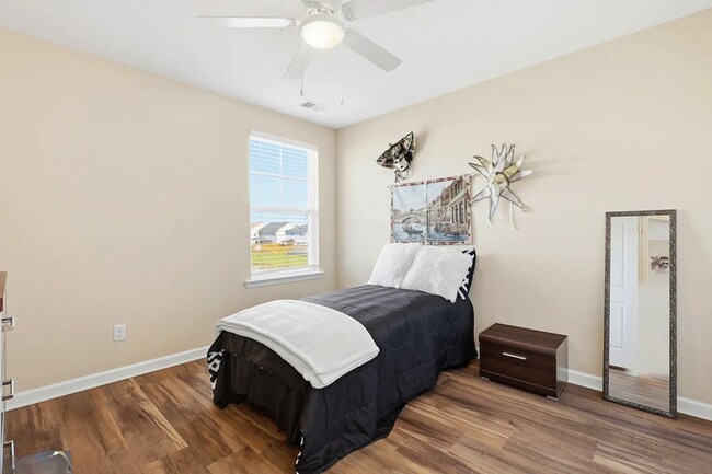 Building Photo - 225 Willow Point Cir