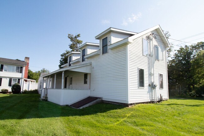 Building Photo - 119 Hicks Ave