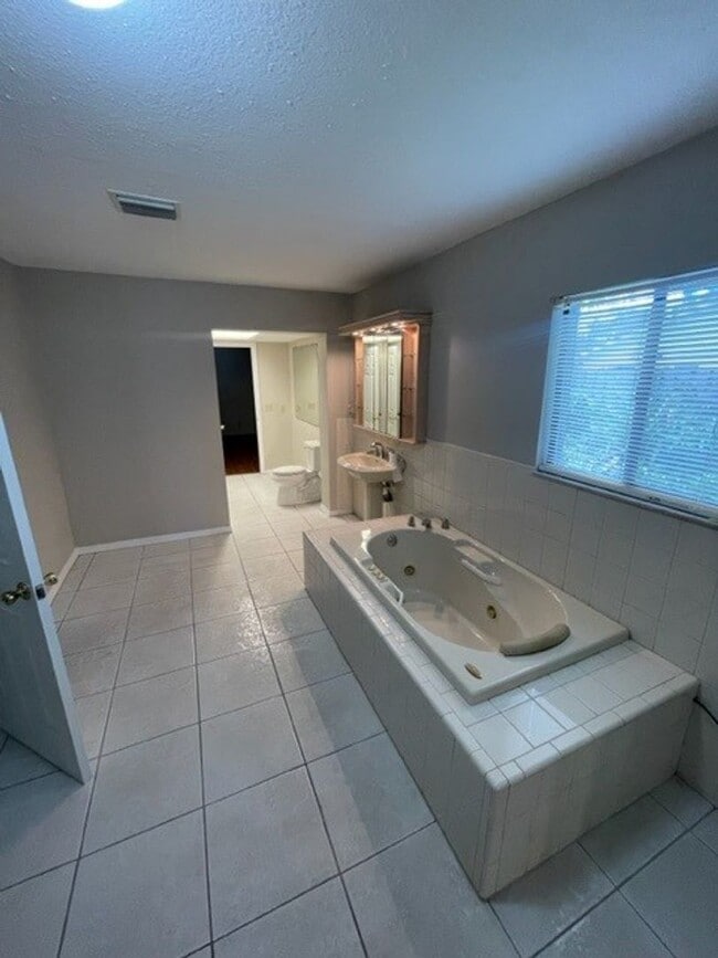 Building Photo - 356 Pipit St NE