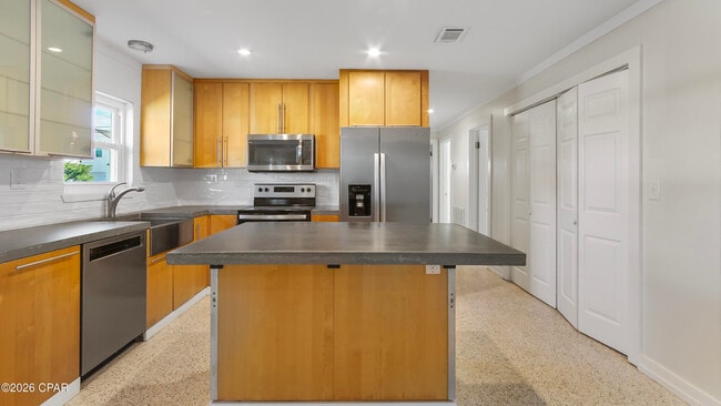 Building Photo - 19909 Alta Vista Dr