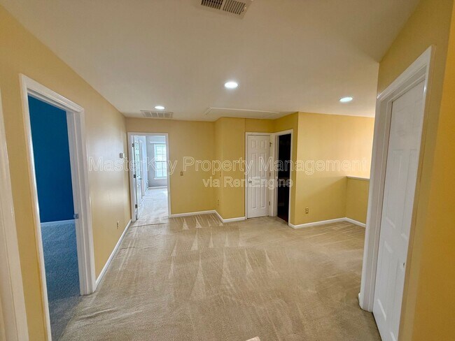 Building Photo - 105 Penncross Dr