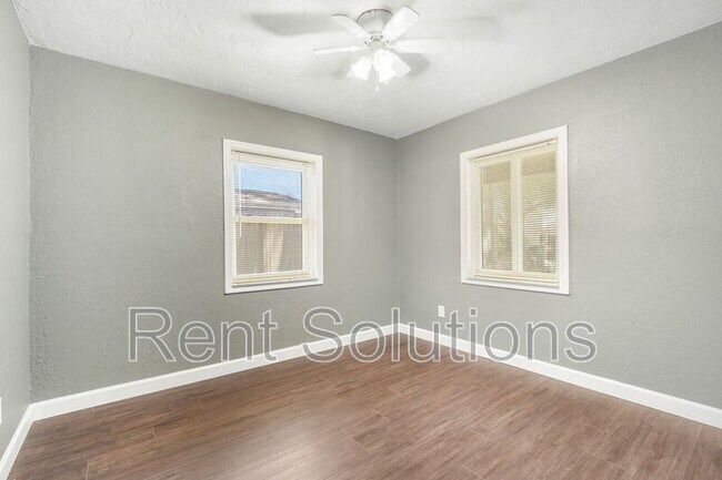 Building Photo - 4715 W Knights Ave