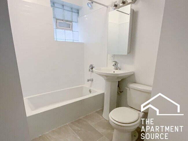 Building Photo - 2888 N Clark St